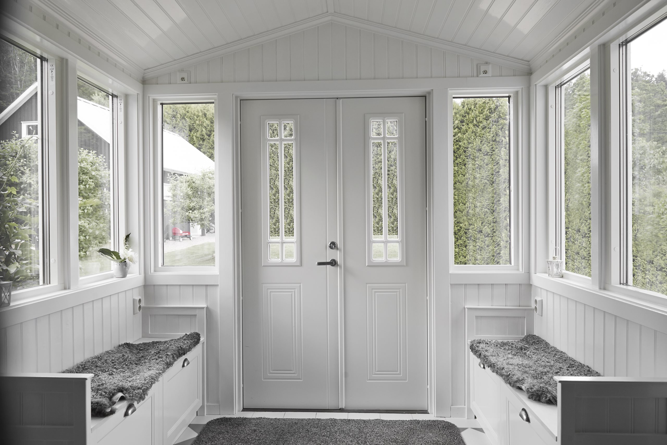 debussy-double-door-white-scenery-11-no-cars